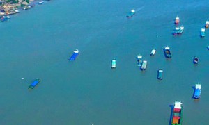 新加坡两船相撞，一游客下落不明