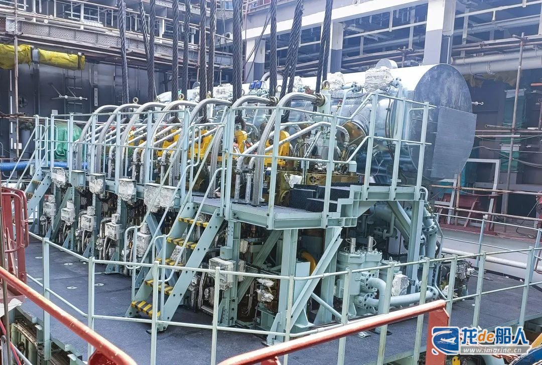 威海金陵PCTC船主机吊装工程完工-龙de船人