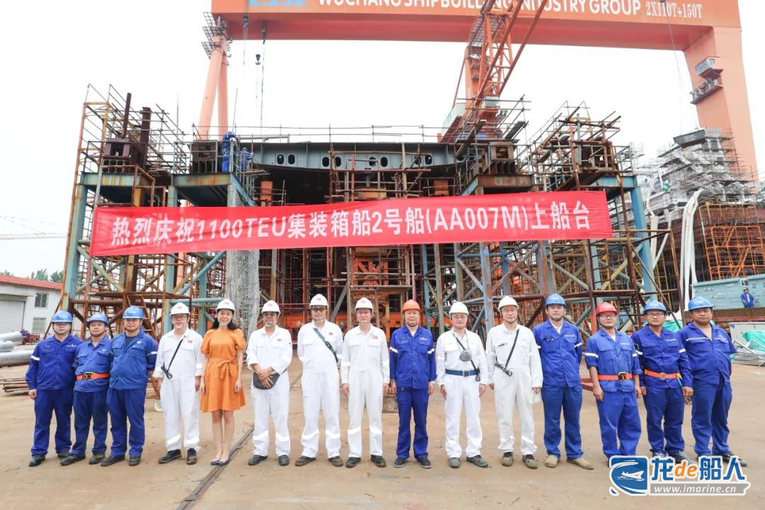 武昌造船1100TEU集装箱船2号船实现上船台节点-龙de船人