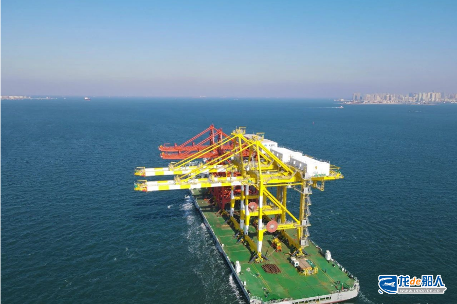武汉船机海西重机同船发运2台卸船机和2台岸桥 武汉船机海西重机同船发运2台卸船机和2台岸桥