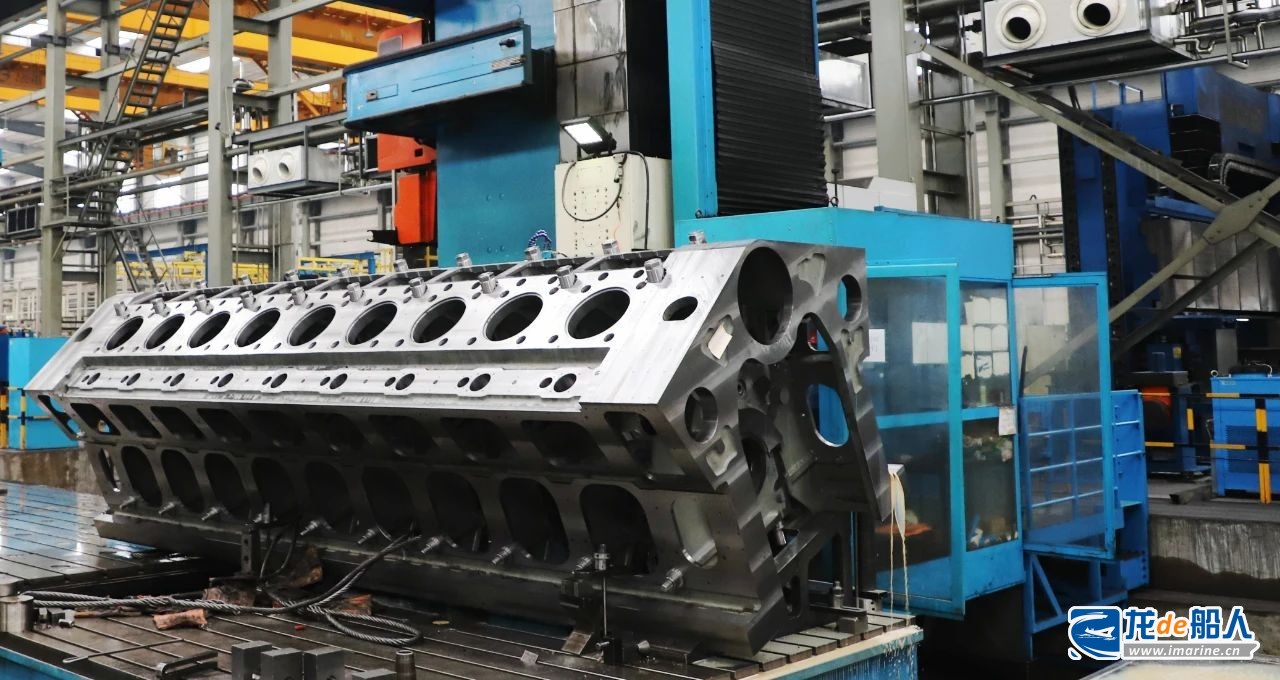 陕柴重工两台MAN18V32/40机身起运发货