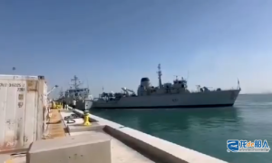 两艘英国军舰，撞了