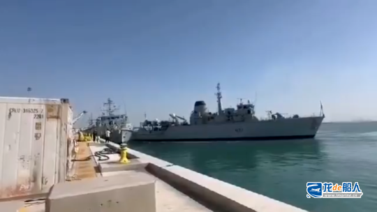 两艘英国军舰,撞了 两艘英国军舰,撞了