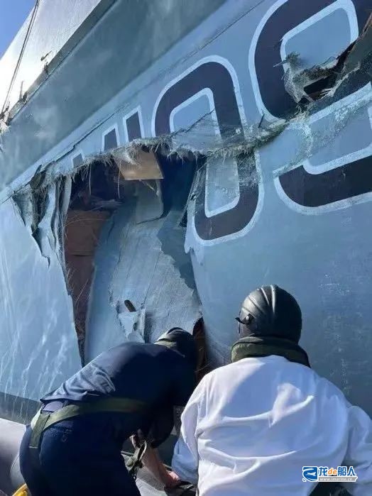 两艘英国军舰,撞了 两艘英国军舰,撞了