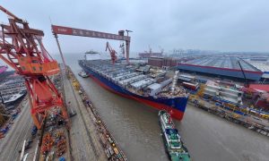 外高桥造船2号船坞迎来2024年首批次出坞船舶