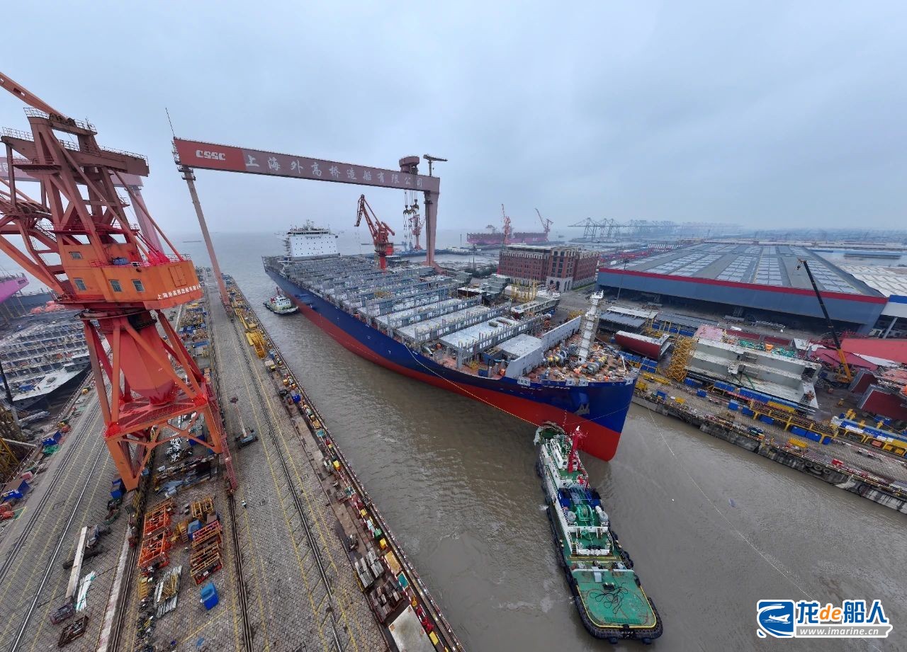 外高桥造船2号船坞迎来2024年首批次出坞船舶