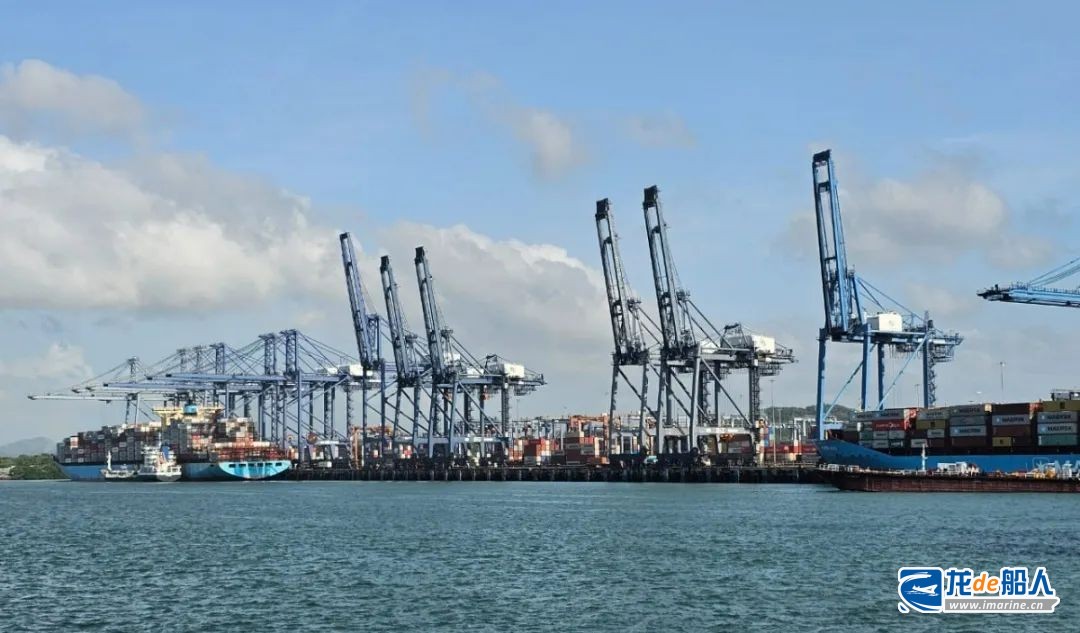 “振华28”轮完成BALBOA港搬迁项目