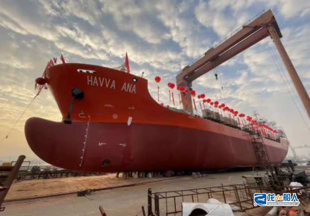 腾龙造船建造8500DWT沥青船首制船上水 腾龙造船建造8500DWT沥青船首制船上水
