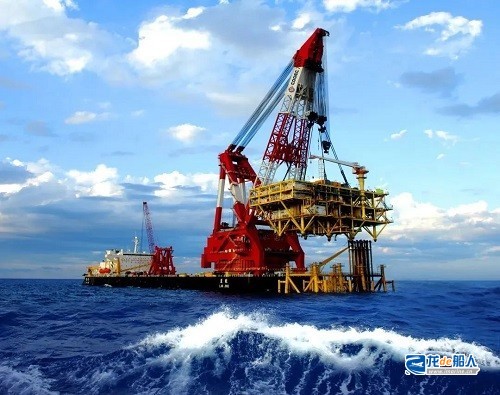 国内最大海洋油气工程起重船落户天津