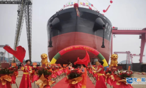 天时造船53500DWT系列散货船首制船“得利11”轮上水