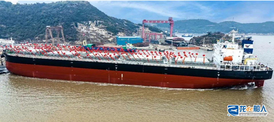 天时造船53500DWT系列散货船首制船“得利11”轮上水
