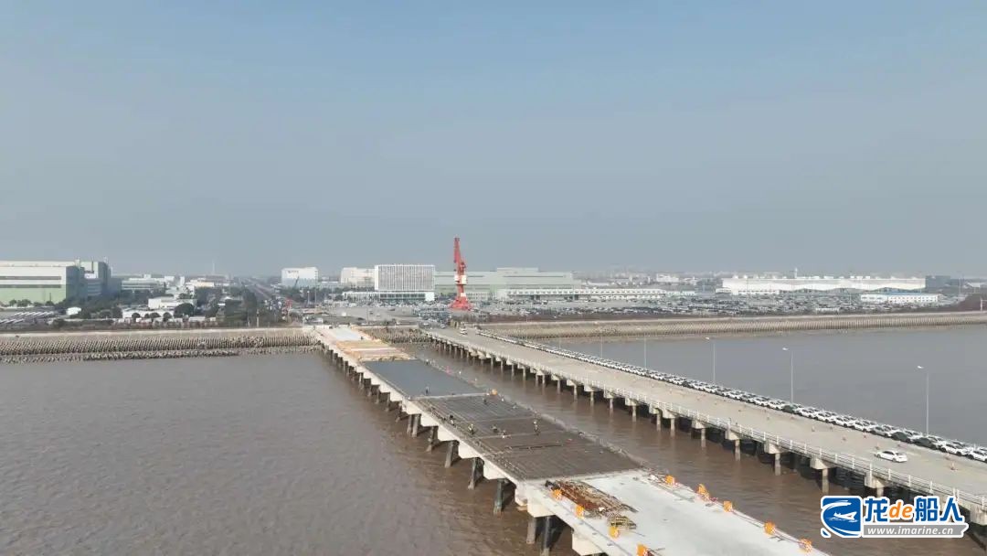 三航局承建上海南港码头二期工程主体结构完工