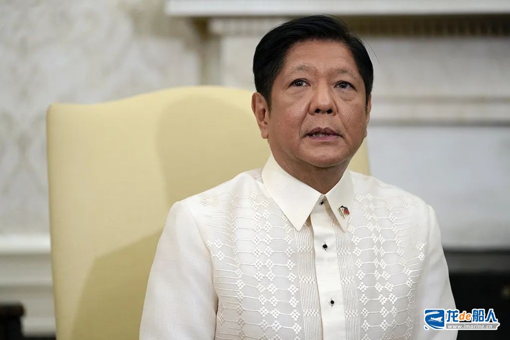 外媒：马科斯批准购买菲律宾第一艘潜艇