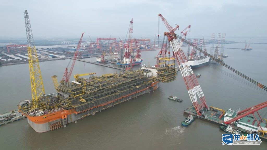 招商工业海门基地FPSO模块项目完成全船集成模块吊装-龙de船人
