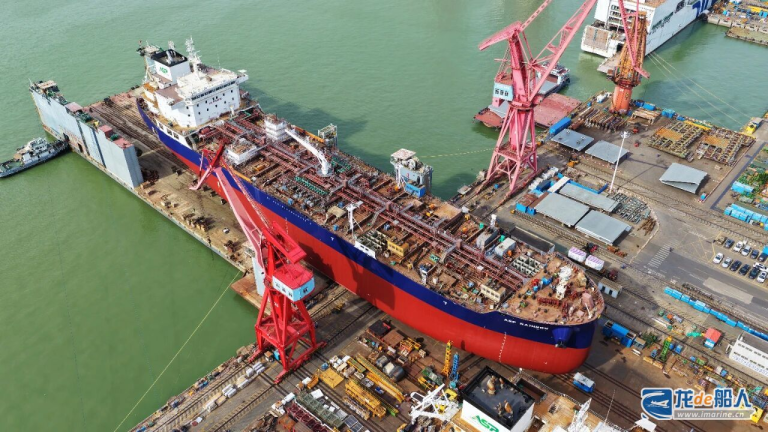 广船国际中标1艘6.5万吨级半潜式运输保障船和深潜水工作母船-龙de船人